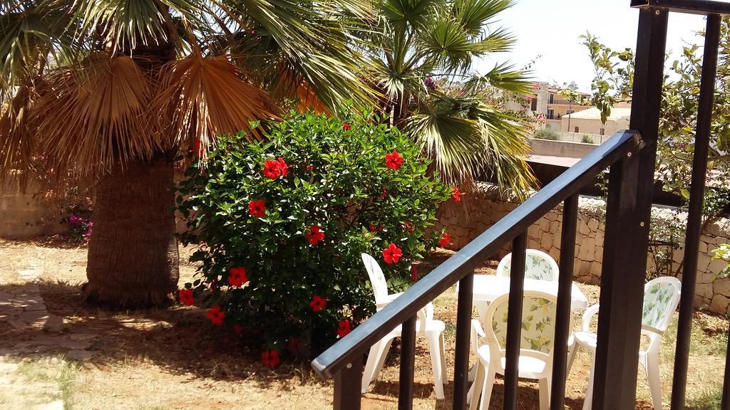 Hibiscus Rosso Donnalucata (Sicily) Exterior foto